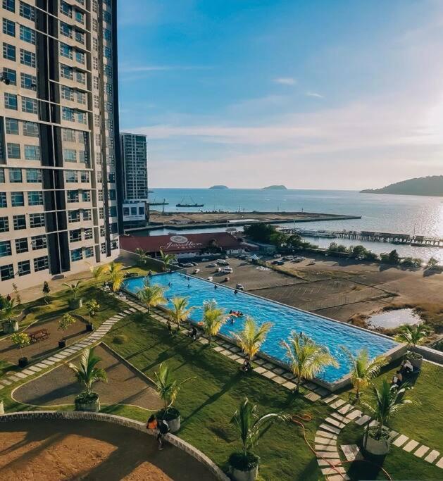 Sea&Pool View Stunning Homestay, Wifi, Netflix Near Malls, Jetty, Convenient Stores Kota Kinabalu Exterior photo