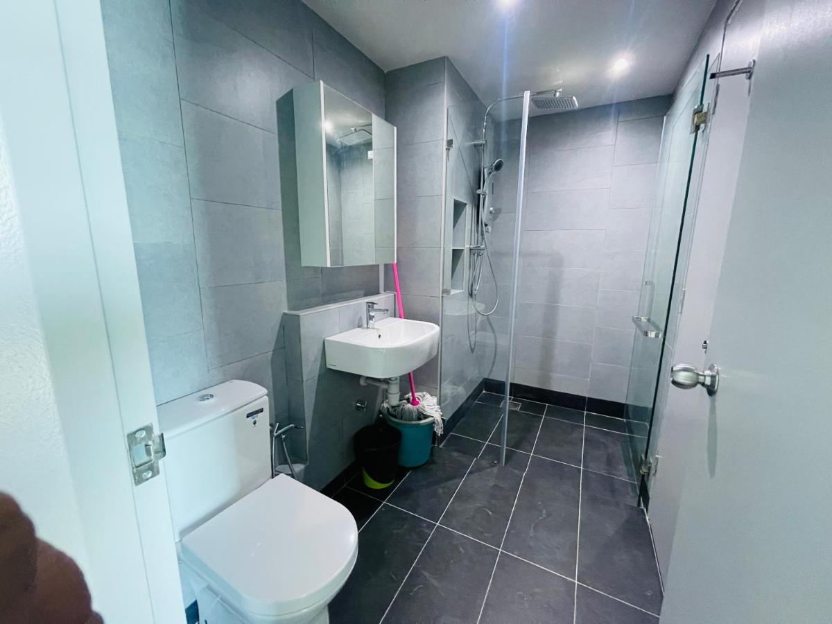 Sea&Pool View Stunning Homestay, Wifi, Netflix Near Malls, Jetty, Convenient Stores Kota Kinabalu Exterior photo